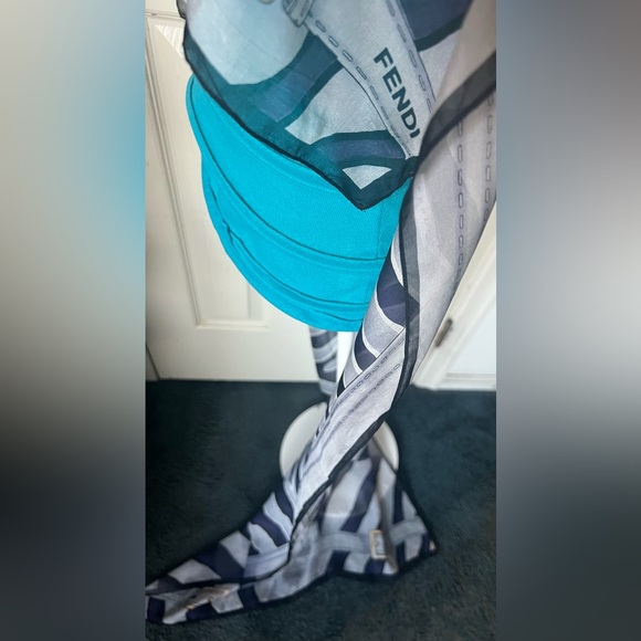 Fendi Scarf/Shawl. Zebra Print. 100% Scarf. Made in Italy. - Picture 10 of 16